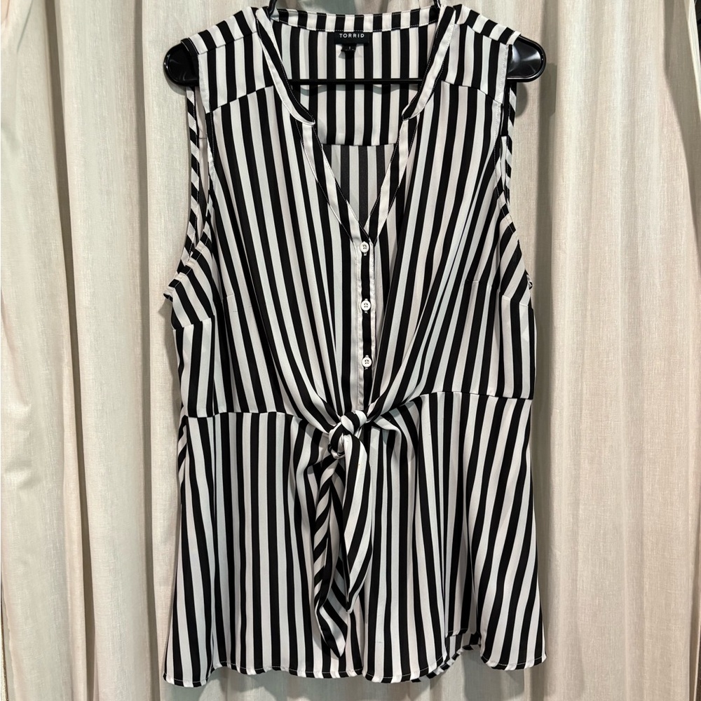 Torrid Black and White Striped Button-Down tie front Blouse